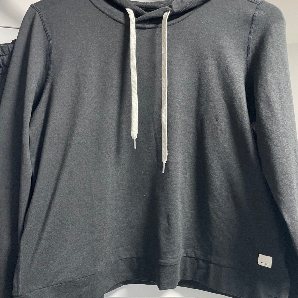 Vuori sweatshirt